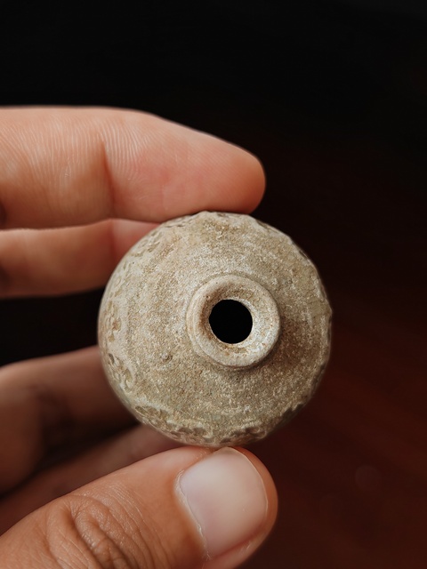 古玩陶瓷唐白釉小瓶真品鑒賞圖
