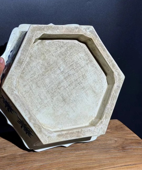 古玩陶瓷人物紋青花花盆真品鑒賞圖