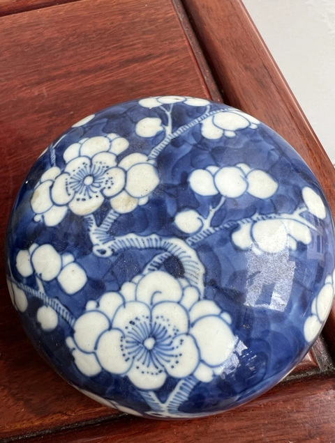 古玩陶瓷青花冰梅圖蓋罐真品鑒賞圖