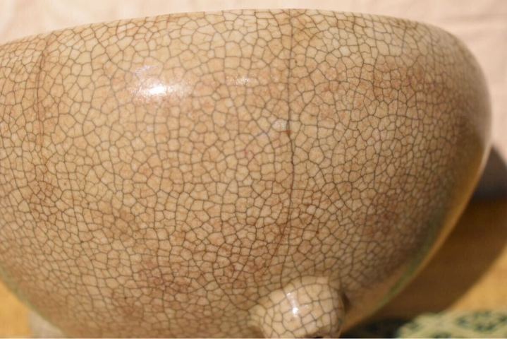 古玩陶瓷哥釉三足爐真品鑒賞圖