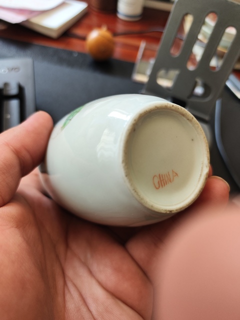 古玩陶瓷民國粉彩小瓶真品鑒賞圖
