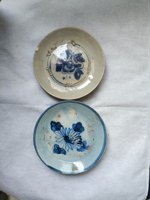 古玩陶瓷花卉紋青花盤真品鑒賞圖