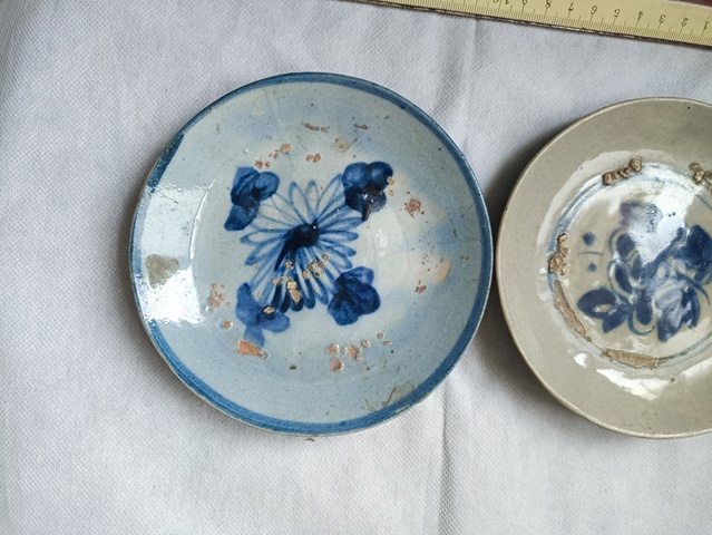 古玩陶瓷花卉紋青花盤真品鑒賞圖