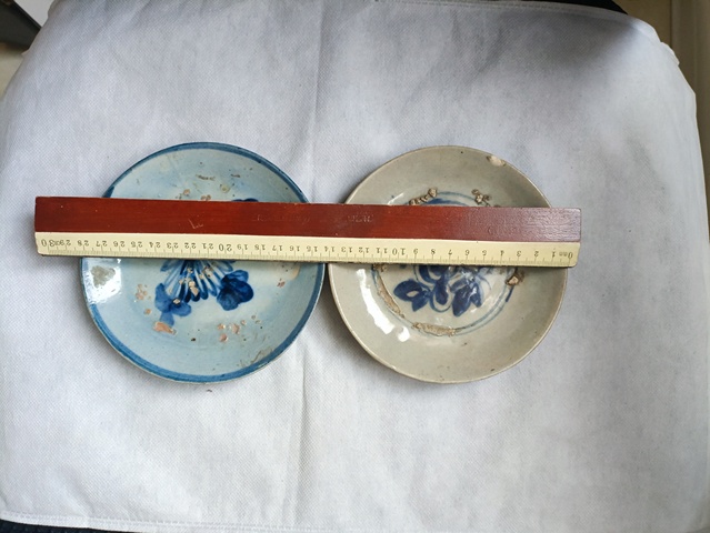 古玩陶瓷花卉紋青花盤真品鑒賞圖