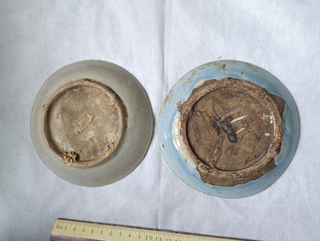 古玩陶瓷花卉紋青花盤真品鑒賞圖