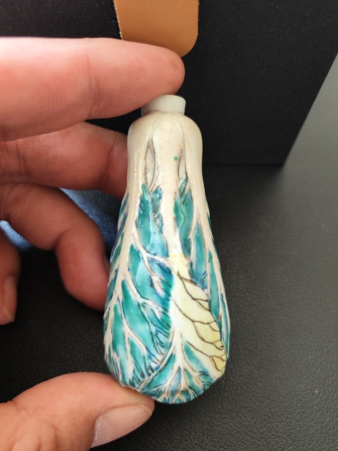 古玩陶瓷粉彩仿生瓷白菜鼻煙壺真品鑒賞圖