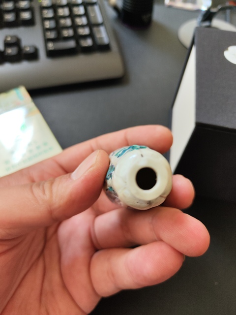 古玩陶瓷粉彩仿生瓷白菜鼻煙壺真品鑒賞圖