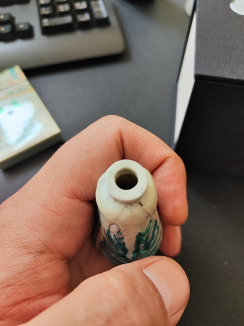 古玩陶瓷粉彩仿生瓷白菜鼻煙壺真品鑒賞圖
