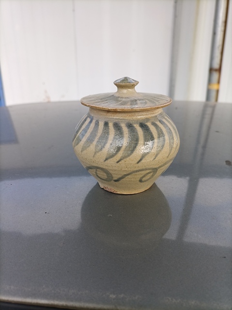古玩陶瓷玉溪窯花卉紋蓋罐真品鑒賞圖