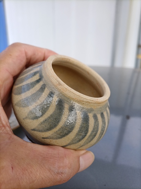 古玩陶瓷玉溪窯花卉紋蓋罐真品鑒賞圖