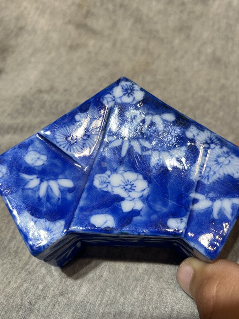 古玩陶瓷青花蓋盒真品鑒賞圖