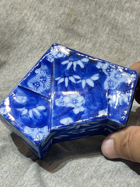 古玩陶瓷青花蓋盒真品鑒賞圖
