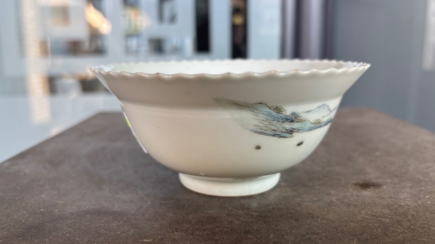 古玩陶瓷山水紋花口碗真品鑒賞圖