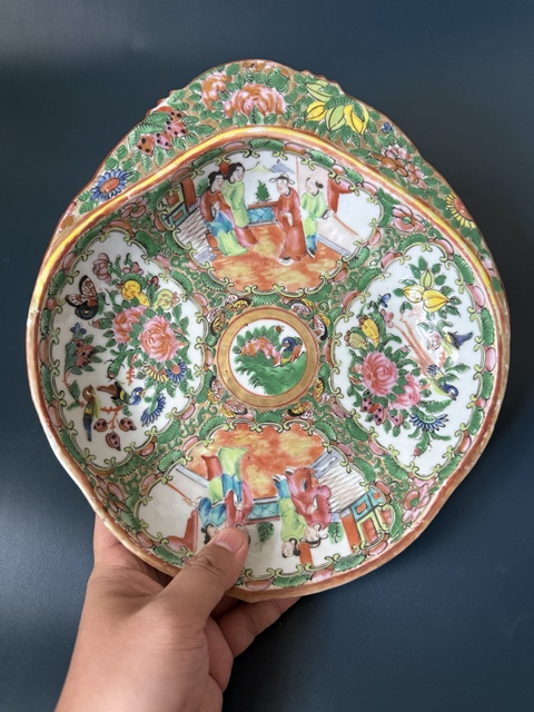 古玩陶瓷清晚期·人物故事花鳥蝶紋廣彩貝殼盤全品拍賣,當前價格2200元