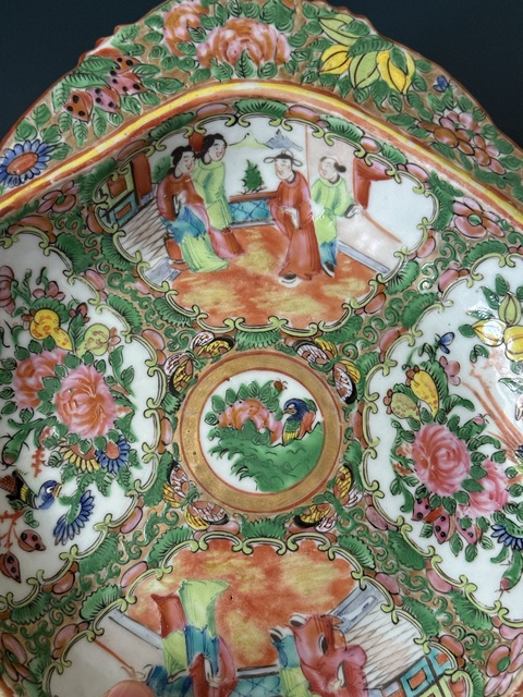 古玩陶瓷清晚期·人物故事花鳥蝶紋廣彩貝殼盤全品拍賣,當前價格2200元