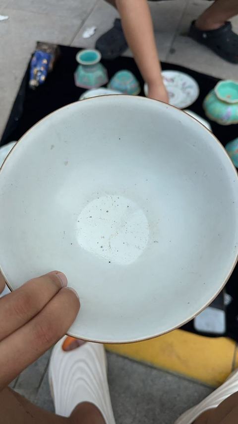 古玩陶瓷軋道粉彩皮球花碗真品鑒賞圖