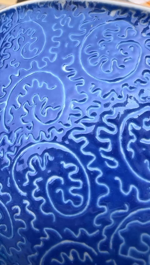 古玩陶瓷軋道粉彩皮球花碗真品鑒賞圖