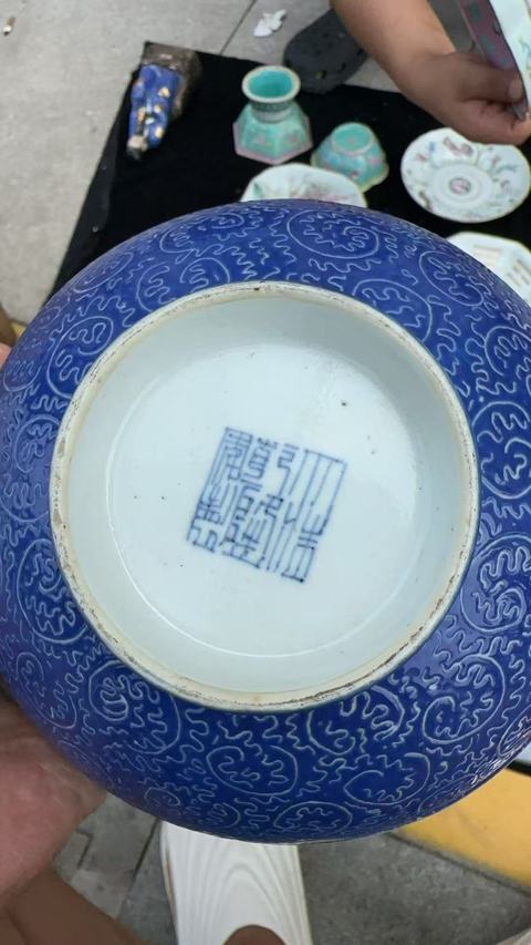古玩陶瓷軋道粉彩皮球花碗真品鑒賞圖