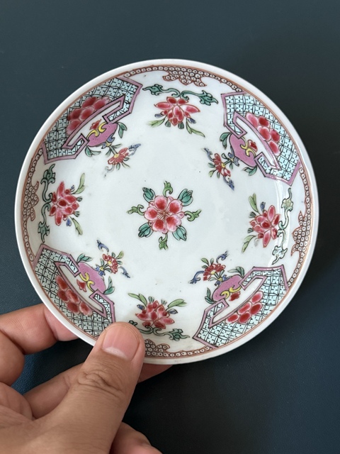 古玩陶瓷花卉紋粉彩盤真品鑒賞圖