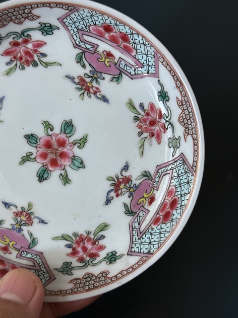 古玩陶瓷花卉紋粉彩盤真品鑒賞圖