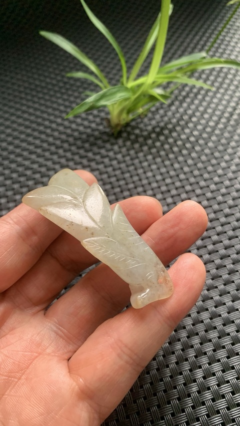 古玩玉器清代翡翠雕“玉蘭花”掛件拍賣,當前價格6800元
