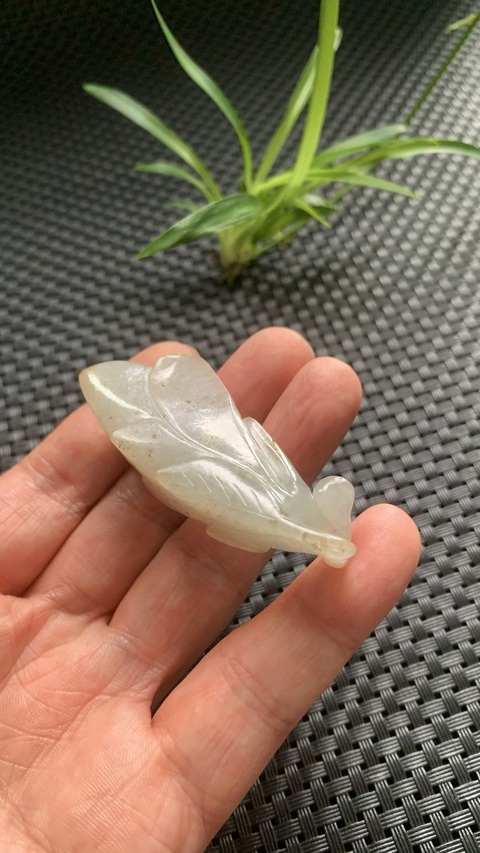 古玩玉器清代翡翠雕“玉蘭花”掛件拍賣,當前價格6800元