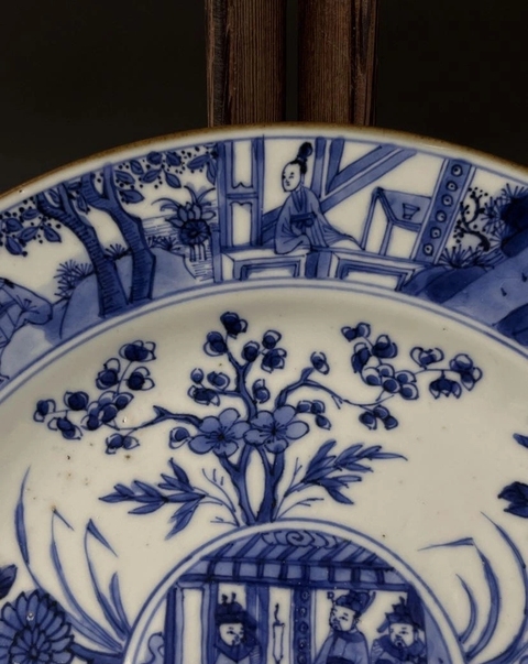 古玩陶瓷人物紋青花盤真品鑒賞圖