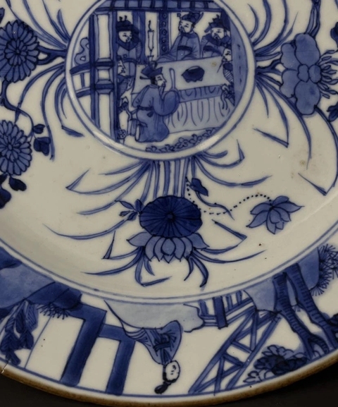 古玩陶瓷人物紋青花盤真品鑒賞圖
