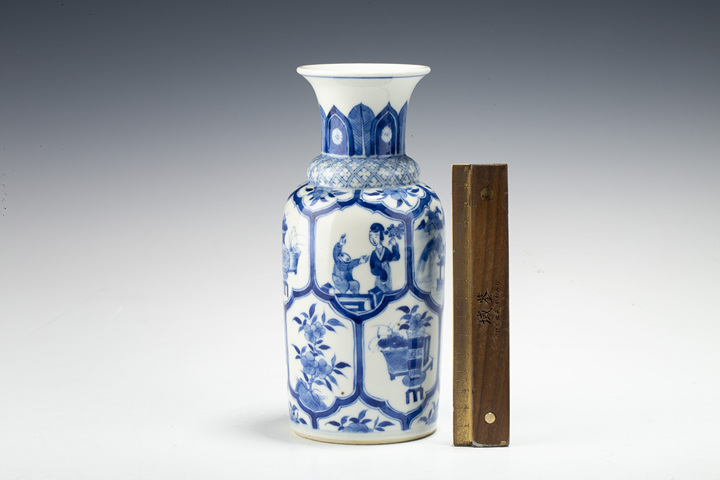 古玩陶瓷清晚·青花開窗山水人物博古紋瓶真品鑒賞圖