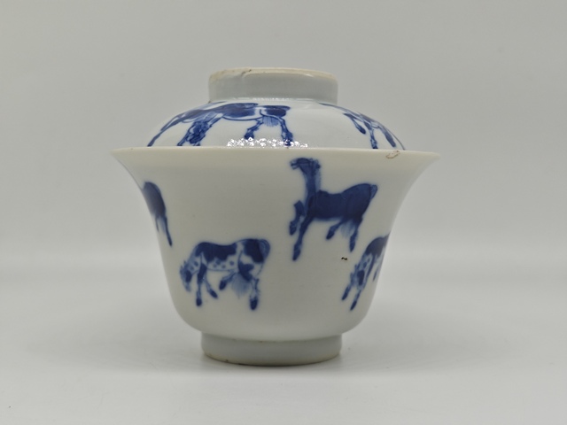 古玩陶瓷青花八駿圖紋蓋碗真品鑒賞圖