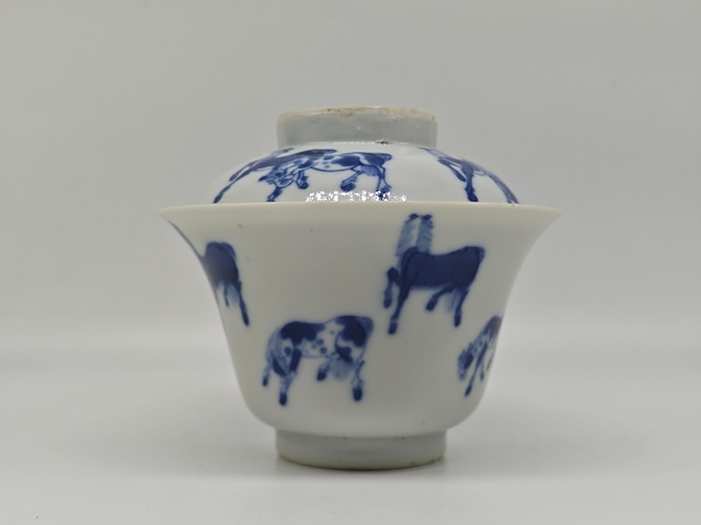古玩陶瓷青花八駿圖紋蓋碗真品鑒賞圖
