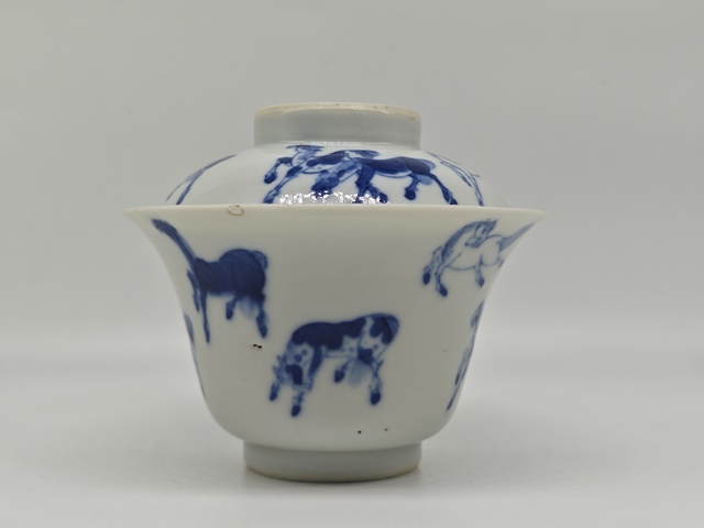 古玩陶瓷青花八駿圖紋蓋碗真品鑒賞圖