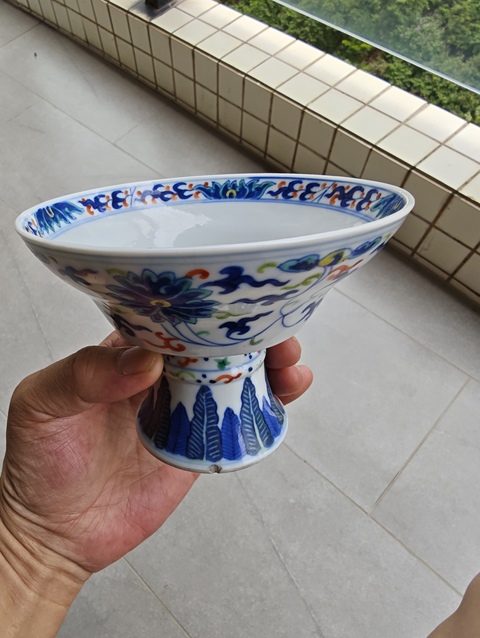 古玩陶瓷青花加彩纏枝蓮高足碗真品鑒賞圖