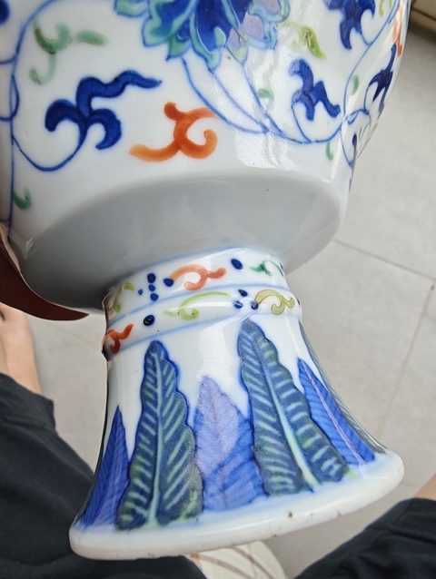 古玩陶瓷青花加彩纏枝蓮高足碗真品鑒賞圖