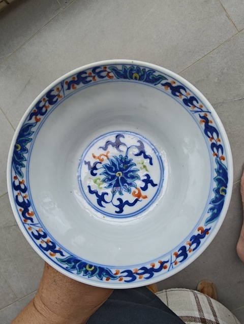 古玩陶瓷青花加彩纏枝蓮高足碗真品鑒賞圖