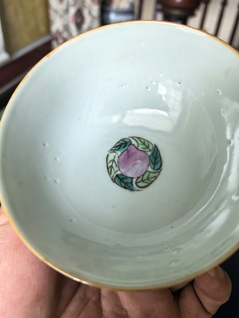 古玩陶瓷礬紅彩福壽三多紋茶碗真品鑒賞圖