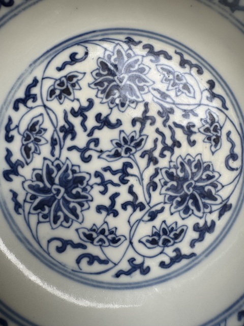 古玩陶瓷光緒·青花纏枝蓮紋盤（官）真品鑒賞圖