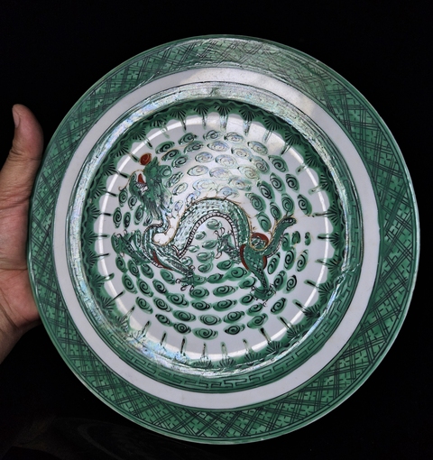 古玩陶瓷龍紋廣彩盤真品鑒賞圖