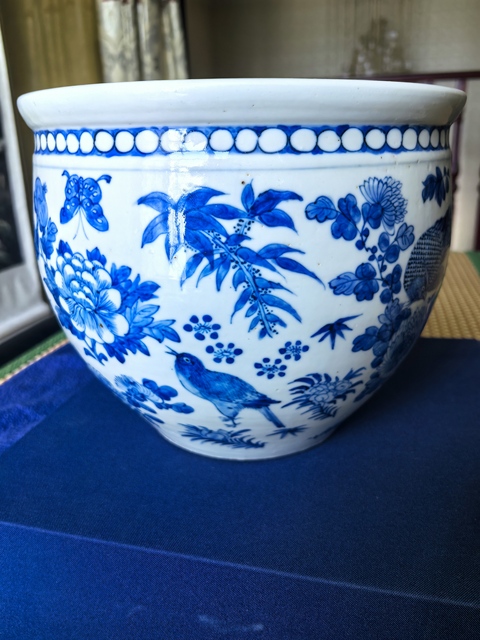 古玩陶瓷花鳥蝶紋青花缸真品鑒賞圖