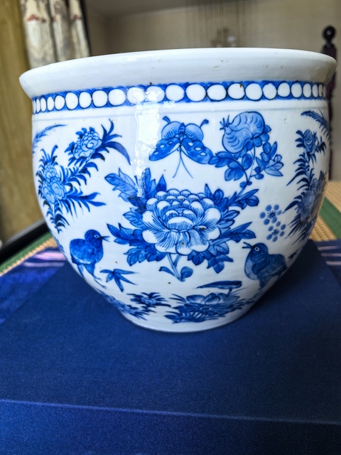 古玩陶瓷花鳥蝶紋青花缸真品鑒賞圖