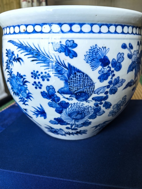 古玩陶瓷花鳥蝶紋青花缸真品鑒賞圖