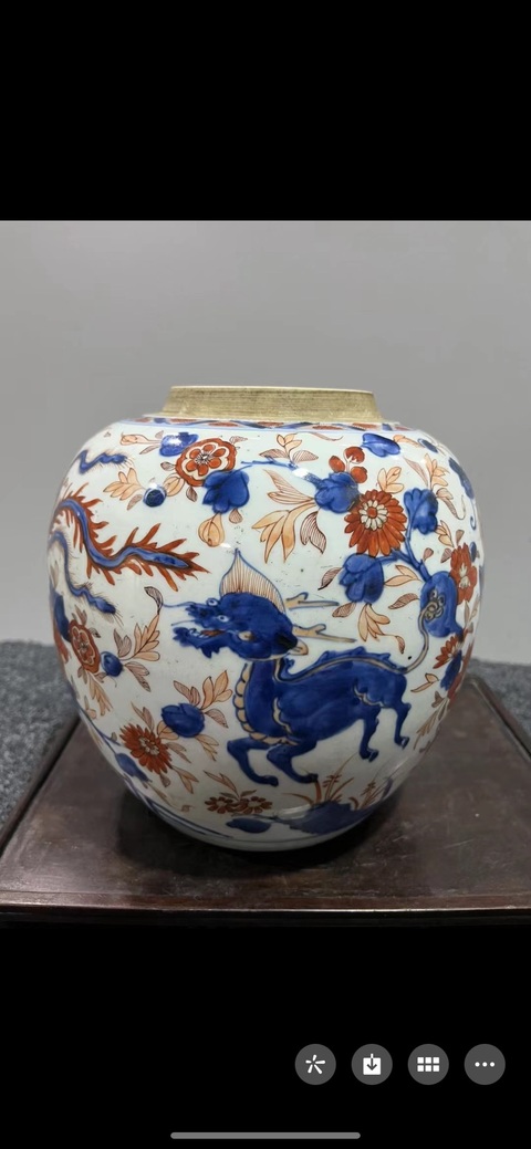 古玩陶瓷麒麟鳳紋青花礬紅罐真品鑒賞圖