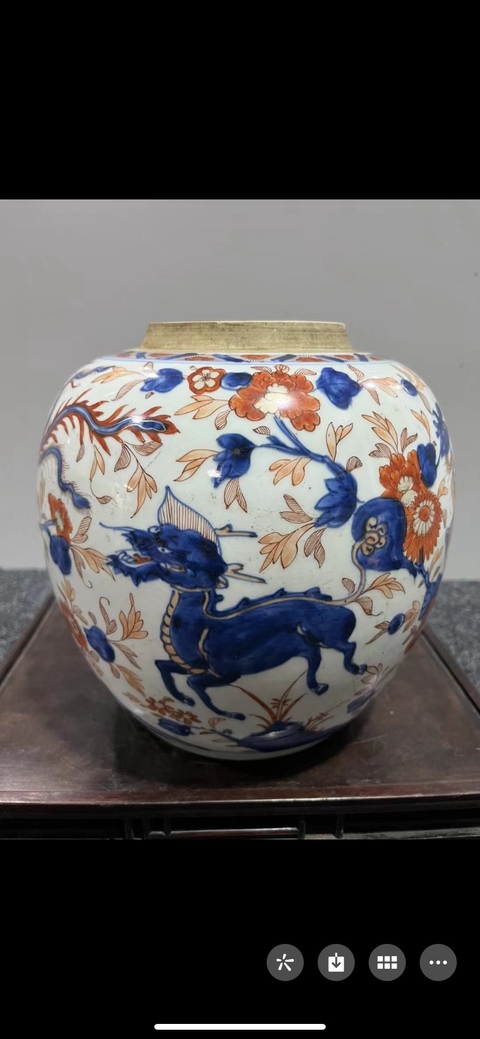 古玩陶瓷麒麟鳳紋青花礬紅罐真品鑒賞圖