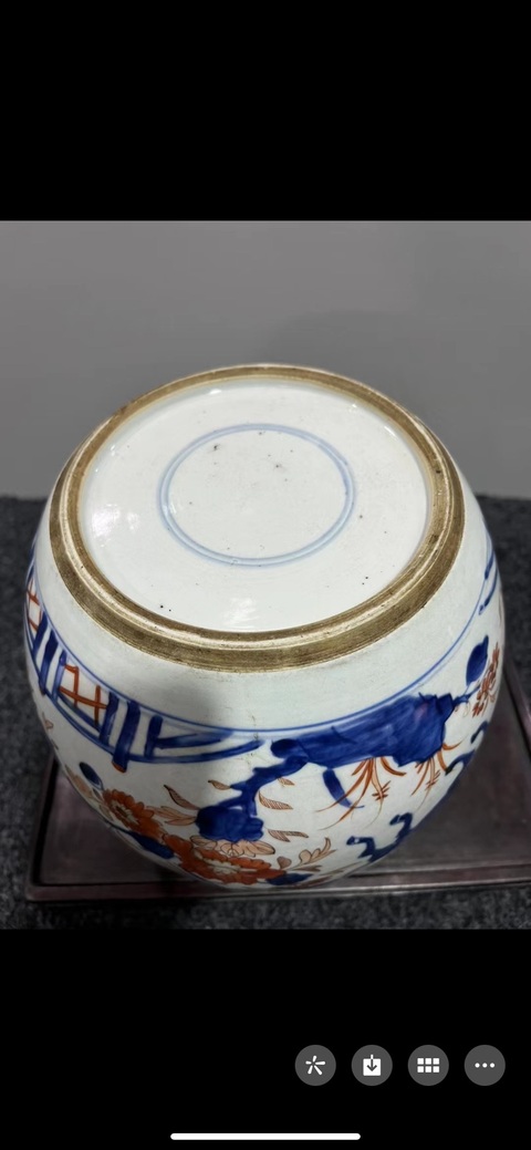 古玩陶瓷麒麟鳳紋青花礬紅罐真品鑒賞圖