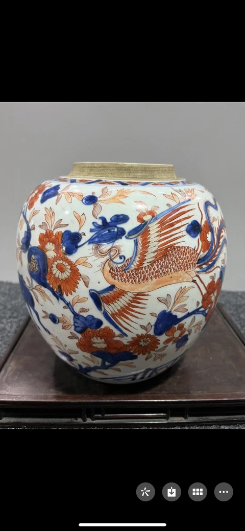 古玩陶瓷麒麟鳳紋青花礬紅罐真品鑒賞圖