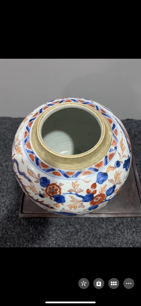 古玩陶瓷麒麟鳳紋青花礬紅罐真品鑒賞圖