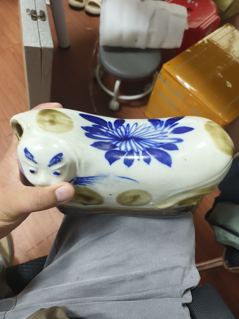 古玩陶瓷磁州窯貓枕真品鑒賞圖