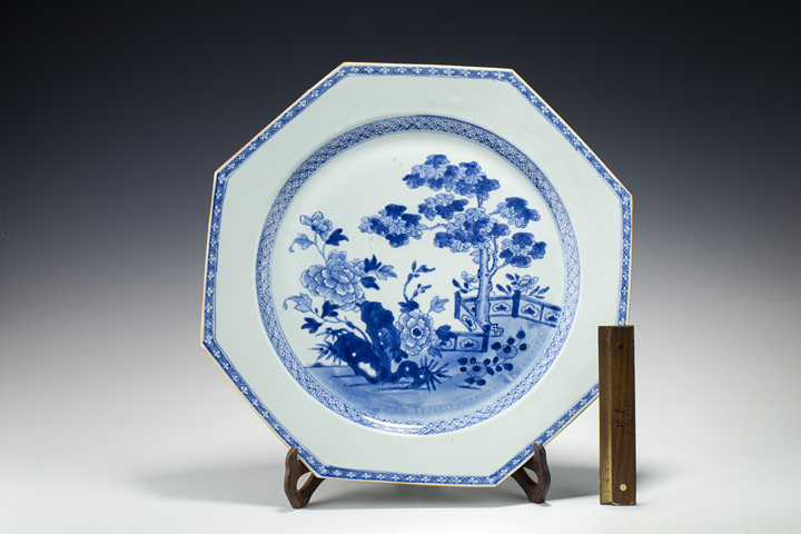 古玩陶瓷清早·青花樹石牡丹紋八方大盤拍賣,當前價格7600元