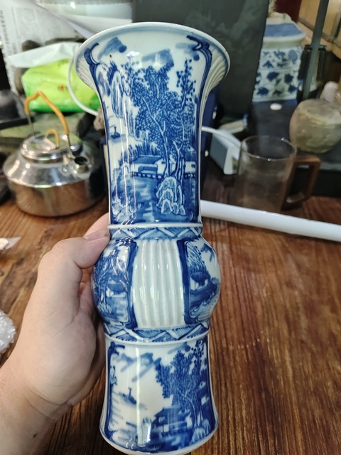 古玩陶瓷山水紋青花花觚真品鑒賞圖