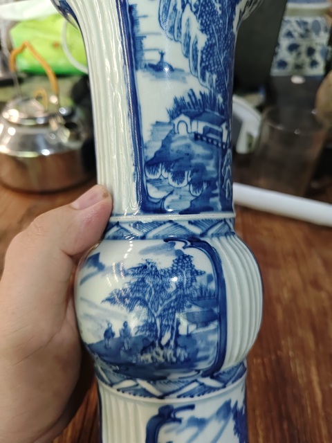 古玩陶瓷山水紋青花花觚真品鑒賞圖